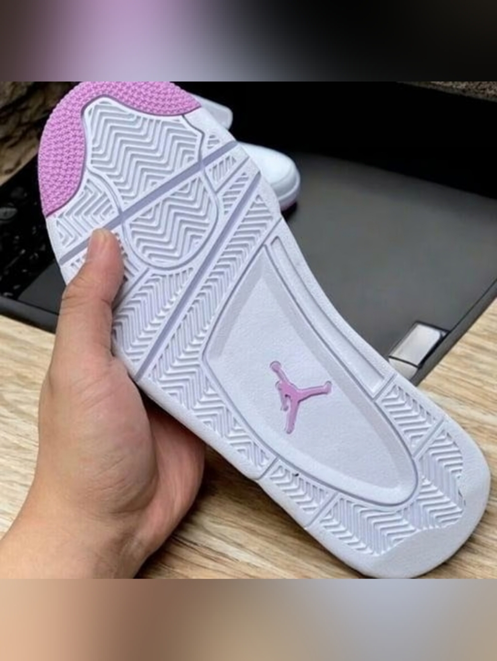 Air Jordan 4 Retro White Pink Oreo - Picture 3 of 5